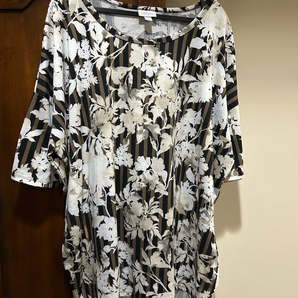 LuLaRoe Black and White Bell Sleeve Tunic
